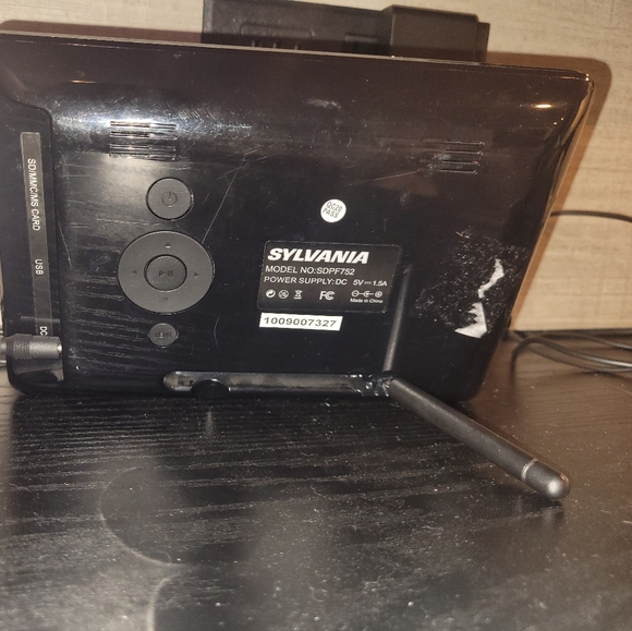 Sylvania digital picture frame - Picture 2 of 2